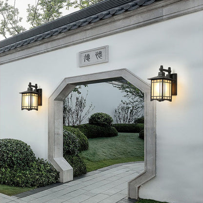 Traditional Chinese Waterproof Lantern Shaped Aluminum Glass 1-Light Outdoor Wall Sconce Lamp For Garden