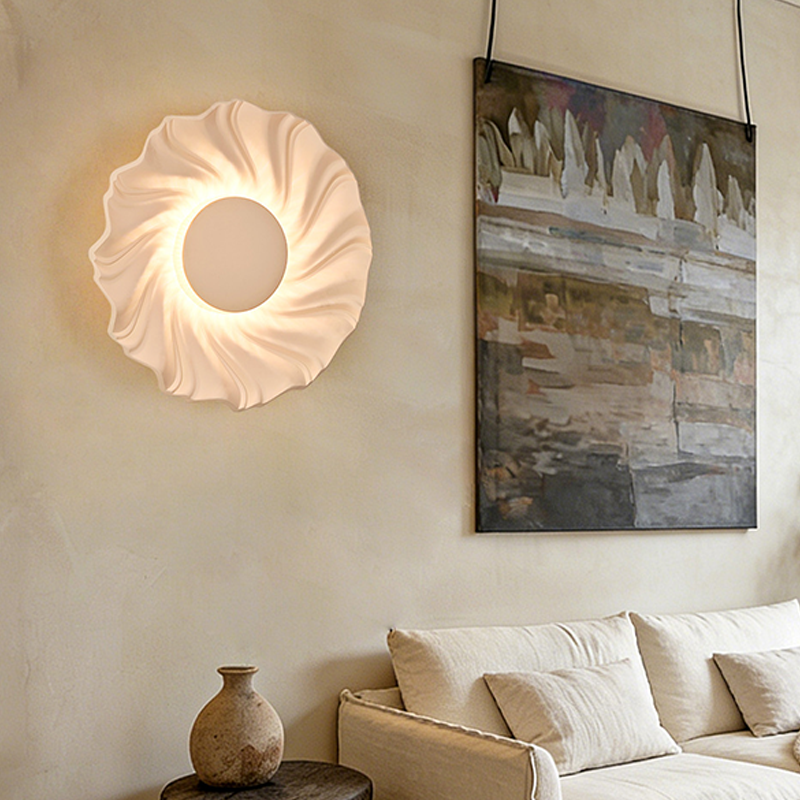 Modern Art Deco Resin Swirl-Shaped LED Wall Sconce Lamp For Living Room