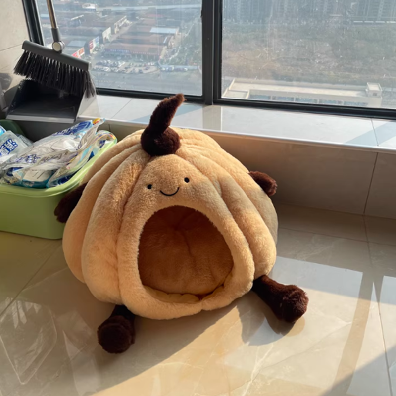 Contemporary Creative Round Velvet Fabric PP Cotton Semi-Enclosed Cat Bed For Bedroom