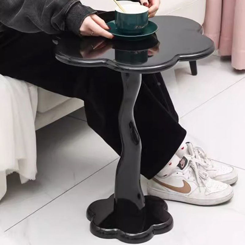 Modern Minimalist Petal-Shaped Medium Density Fiberboard End Table For Living Room