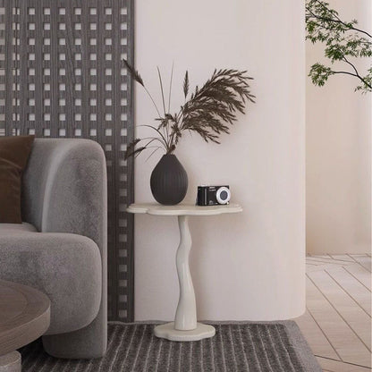 Modern Minimalist Petal-Shaped Medium Density Fiberboard End Table For Living Room