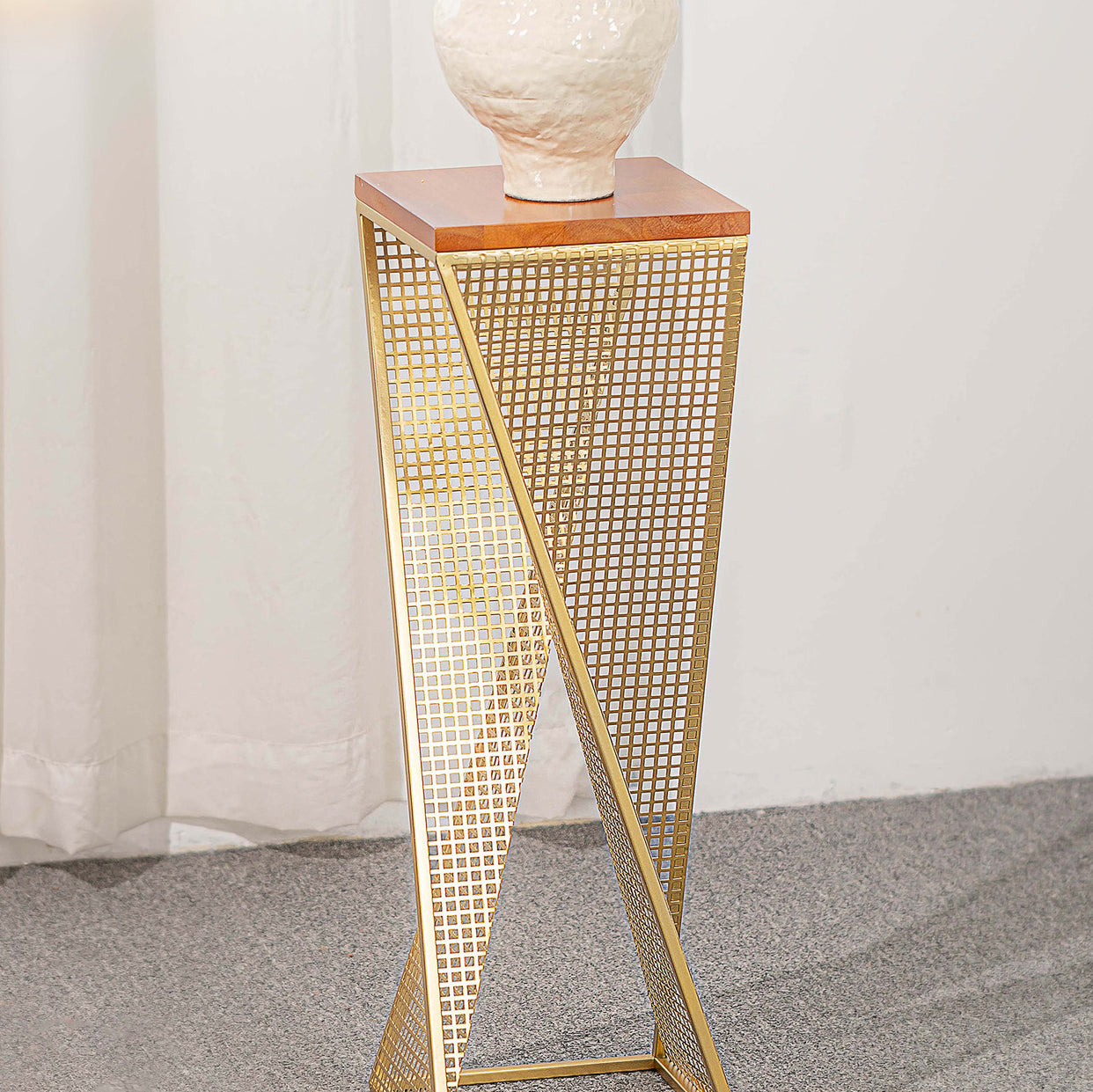 Modern Minimalist Square Metal Solid Wood Display Rack Openwork Design For Living Room