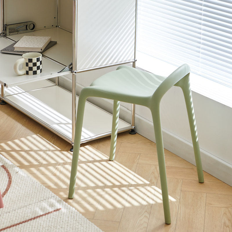Modern Minimalist Curved PP Plastic Stackable Dining Chair Backless Armless For Dining Room