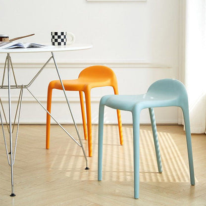 Modern Minimalist Curved PP Plastic Stackable Dining Chair Backless Armless For Dining Room