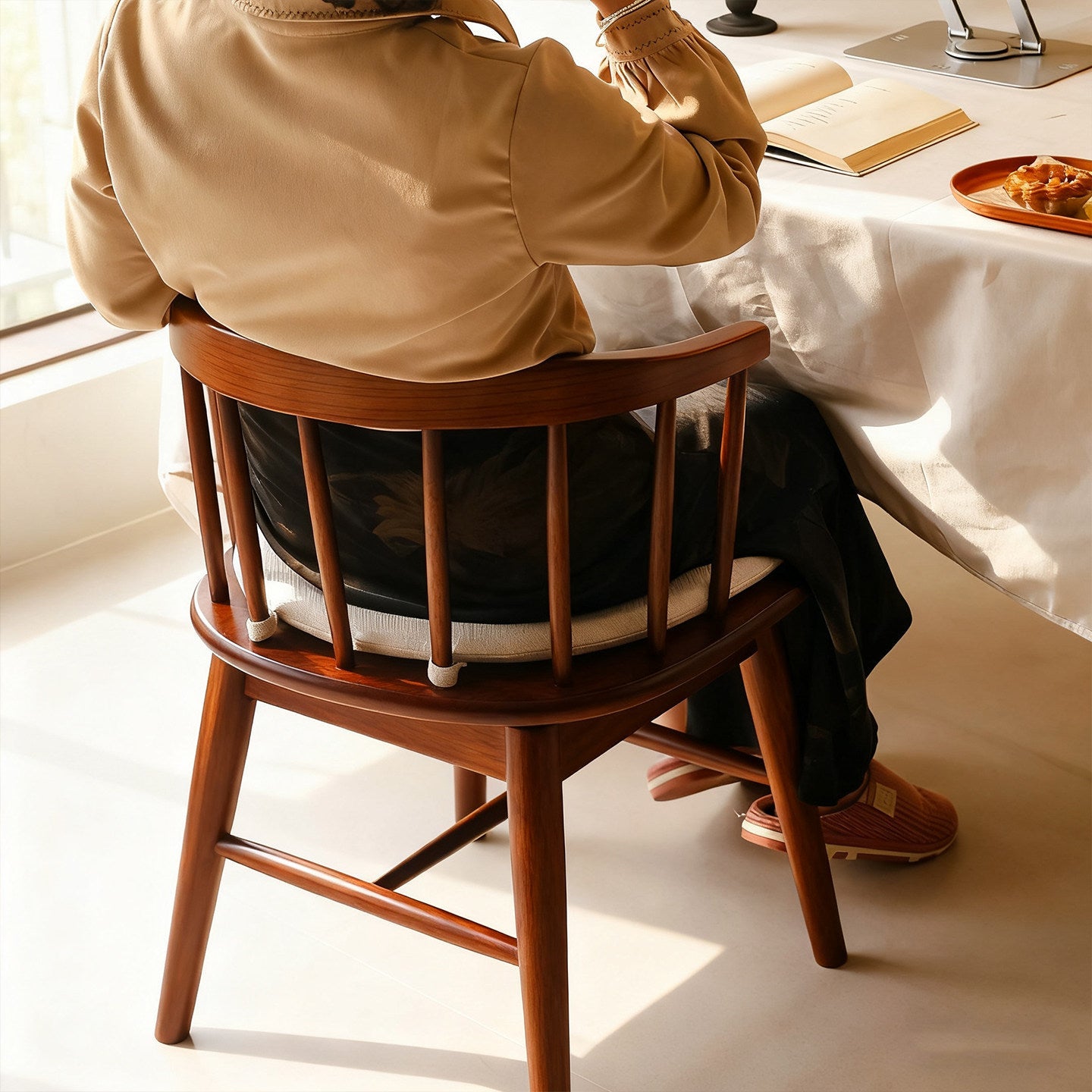 Traditional French Rubberwood Curved Rotatable Dining Chair Backrest Armless For Living Room & Dining Room