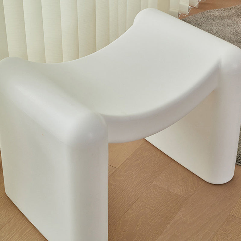 Contemporary Nordic Curved Seat PE Portable Stackable Footstool Low Stool For Living Room
