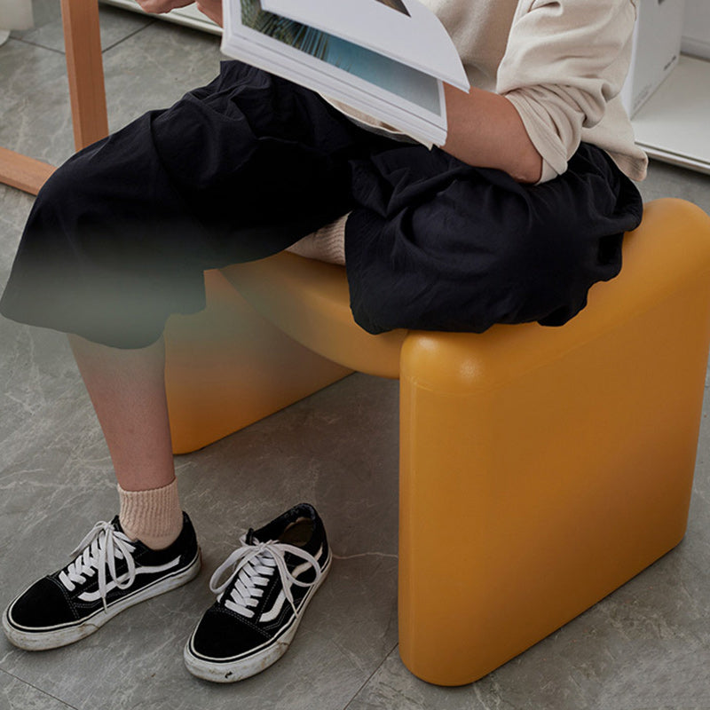 Contemporary Nordic Curved Seat PE Portable Stackable Footstool Low Stool For Living Room