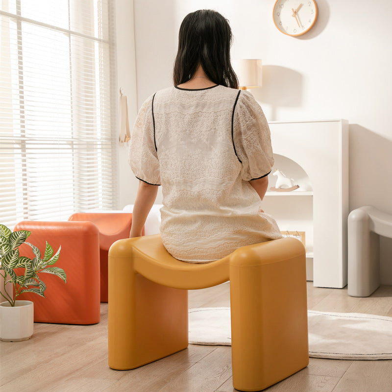 Contemporary Nordic Curved Seat PE Portable Stackable Footstool Low Stool For Living Room