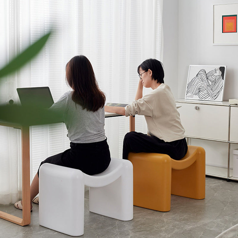 Contemporary Nordic Curved Seat PE Portable Stackable Footstool Low Stool For Living Room