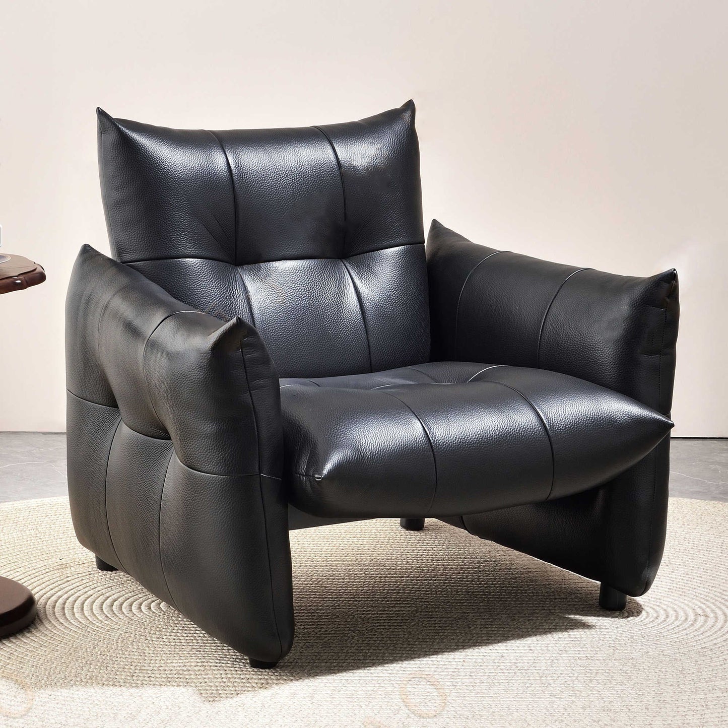 Luxury Ergonomic Accent Chair - Elegant Armchair Backrest Design For Living Room & Bedroom